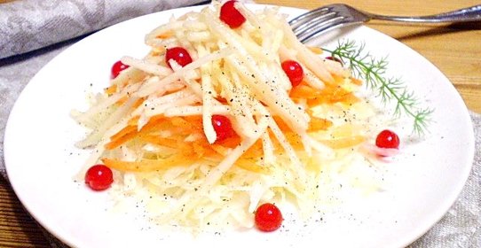 Салат Витаминный с капустой и клюквой