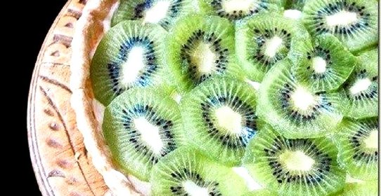 Миндальный пирог с киви