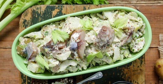 Салат из скумбрии с картофелем и сельдереем