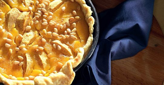 Пирог с яблоками и медом