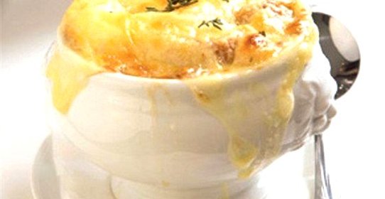 Куриный жюльен с грибами и твердым сыром