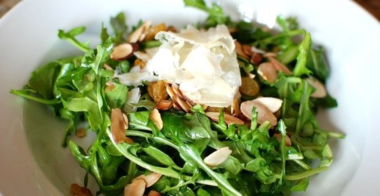 Лимонный салат с рукколой