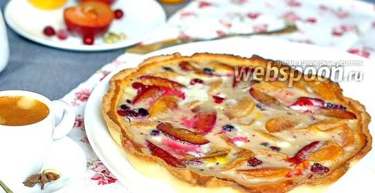 Пирог с замороженными сливами