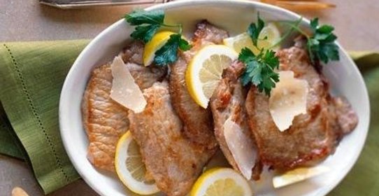 Свиные отбивные с лимоном и сыром