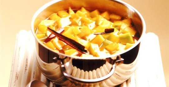 Компот из свежих яблок и мандаринов