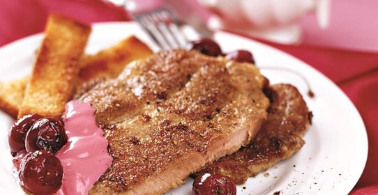 Свиные отбивные с черешней