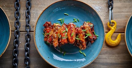 Куриные крылья в соево-медовой глазури