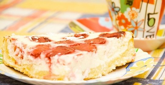 Творожный пирог с клубникой