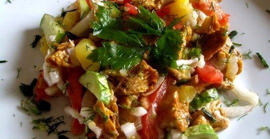 Салат с лисичками и картофелем