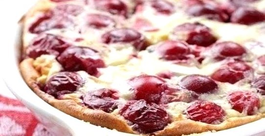 Клафути с вишней в сахарной пудре