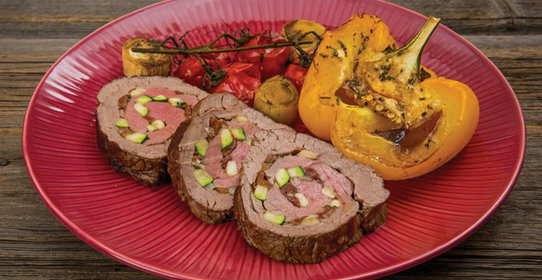 Рулет из говядины с запеченными овощами