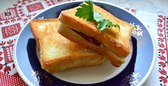 Тосты с плавленным сыром и копченой колбасой