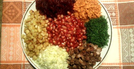 Салат «Калейдоскоп» с мясом и зернами граната