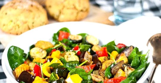 Кабачки, запеченные с овощами