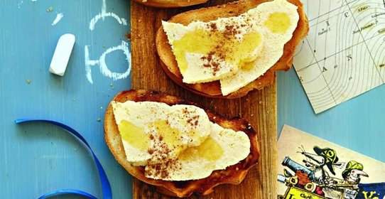 Рейнский яичный «сыр» на тостах