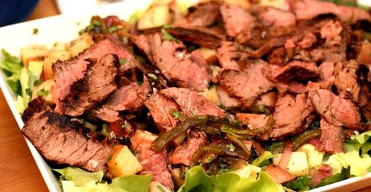 Стейк с картофельным салатом