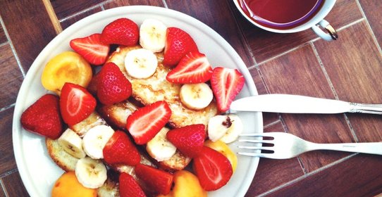 Французский тост с бананово-карамельным соусом