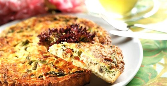 Овощной пирог со шпинатом и зеленым горошком