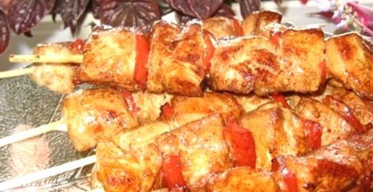 Острые шашлычки из индейки в духовке