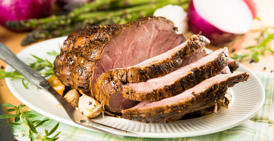Ростбиф с чесноком и розмарином