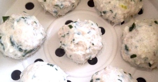 Паровые куриные котлеты с тимьяном и петрушкой