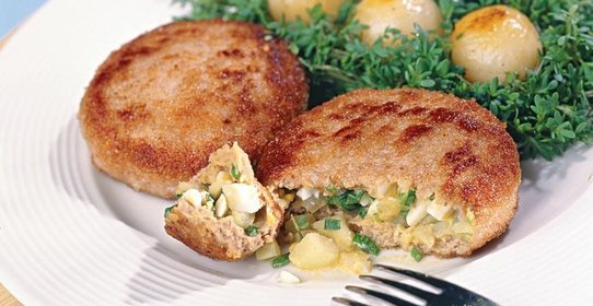 Зразы с луком, яйцом и яблоком