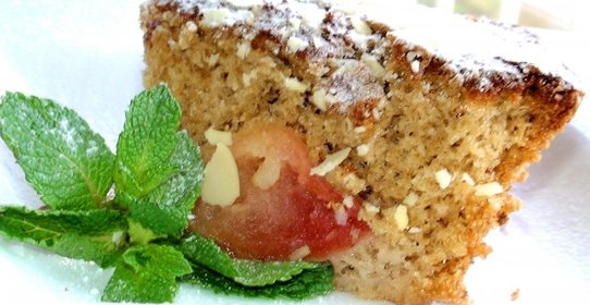 Яблочная шарлотка с абрикосовым конфитюром