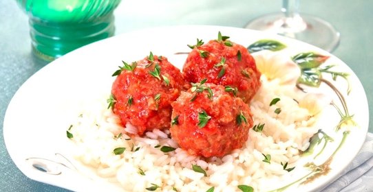 Мясные шарики с начинкой из фасоли и лука