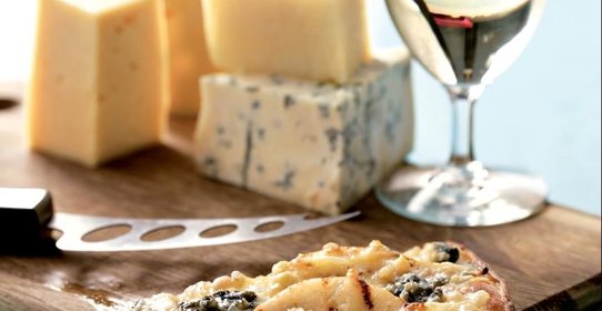 Пицца бьянка с грушей и 4 видами сыра