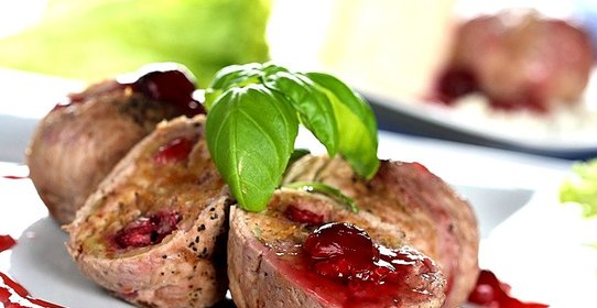 Мясо с вишней