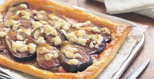 Пирог с козьим сыром и инжиром
