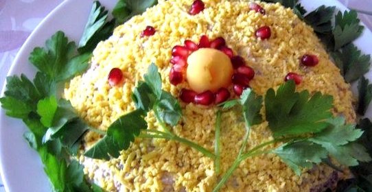 Салат с рыбой и рисом