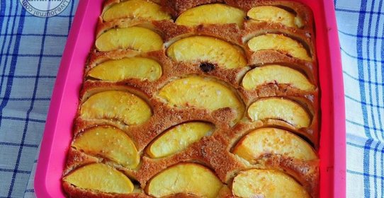 Быстрый пирог с персиками