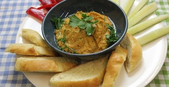 Салат с ананасами и крабовыми палочками