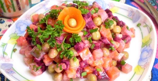 Салат к вареникам