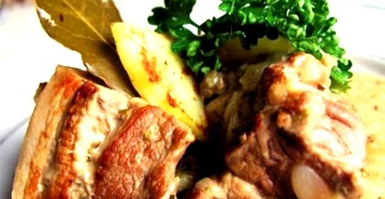 Свиные ребрышки в сметане