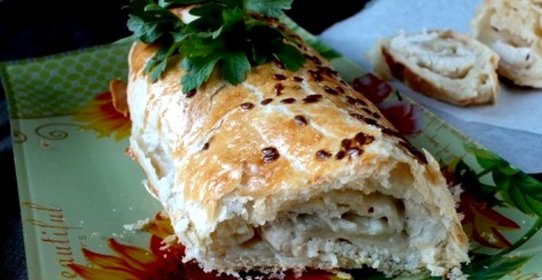 Куриные рулетики в слоеном тесте