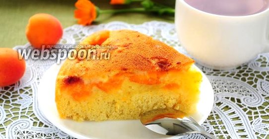 Шарлотка с абрикосами в мультиварке