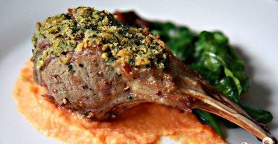 Отбивные из ягненка с мятой и морковным пюре