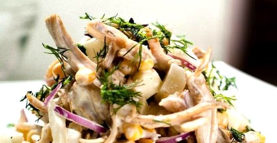 Куриный салат с кольраби