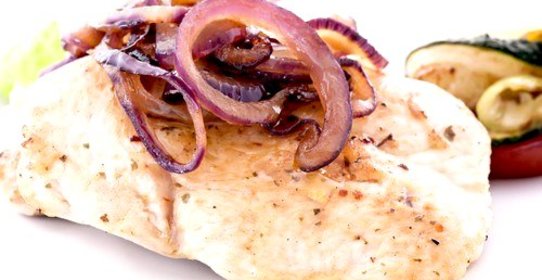 Маринованный красный лук в винном уксусе