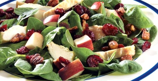 Клюквенный салат со шпинатом