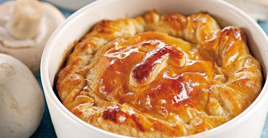 Мини-пироги из камамбера с грибами