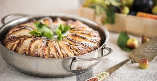 Нежная творожная шарлотка с яблоками