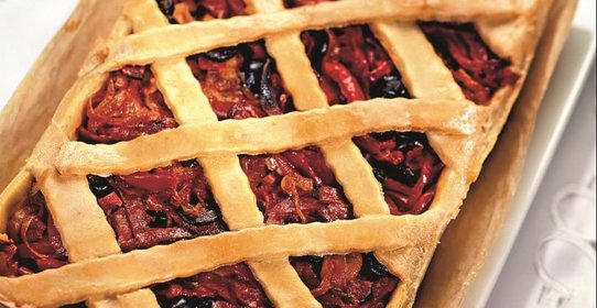 Пирог с колбасой