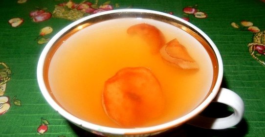 Компот из сушеных яблок с курагой и абрикосовым вареньем