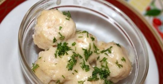 Тефтели из индюшиной грудки в молочном соусе