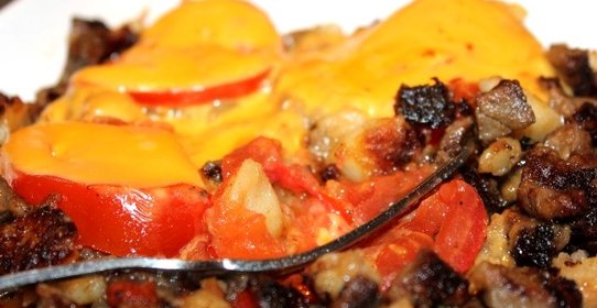 Говядина с помидорами и сыром
