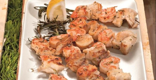 Шашлыки из рыбы с креветками