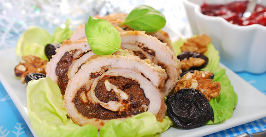 Мясной рулет с черносливом